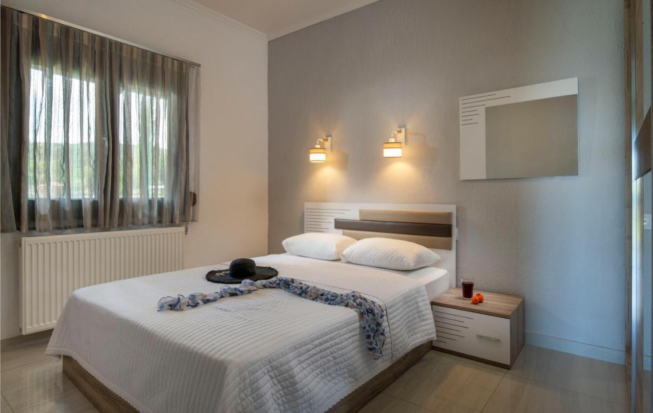 Exochiko Kalamitsi Apartment Ngoại thất bức ảnh